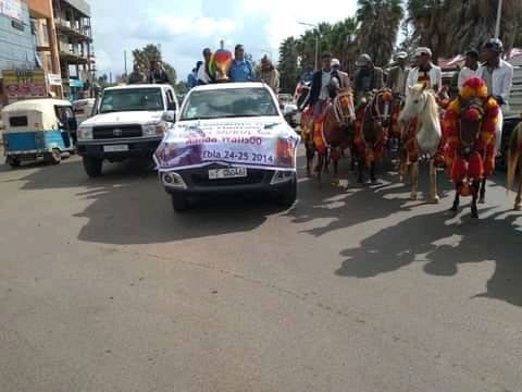 የታላቁ ህዳሴ ግድብ ዋንጫ በኦሮሚያ ክልላዊ መንግስት ደቡብ ምዕራብ ሽዋ ዞን ወሊሶ ከተማ ሲገባ የተደረገለት የህዝብ አቀባበል፡-
